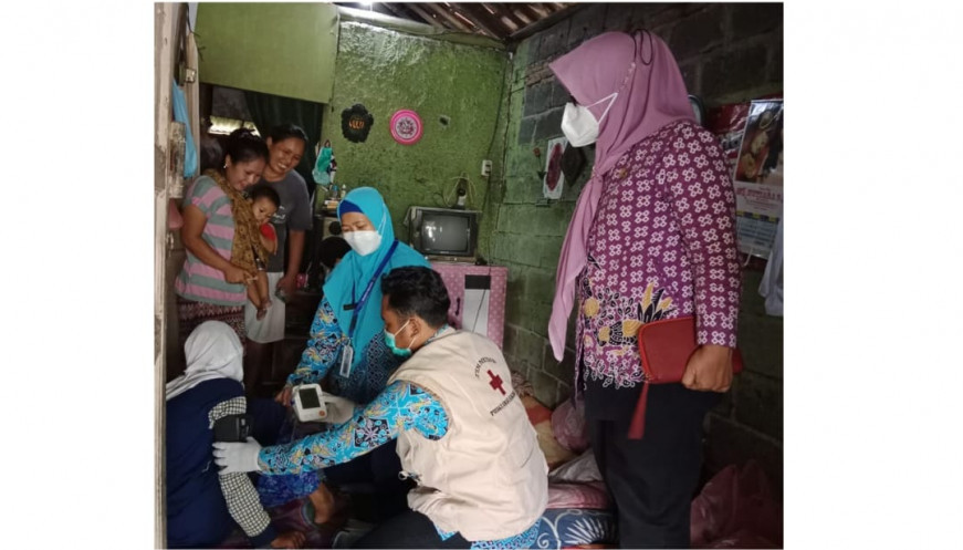 Kecamatan Sukamulya Beri Bantuan dan Cek Kesehatan Warga di Dua Desa