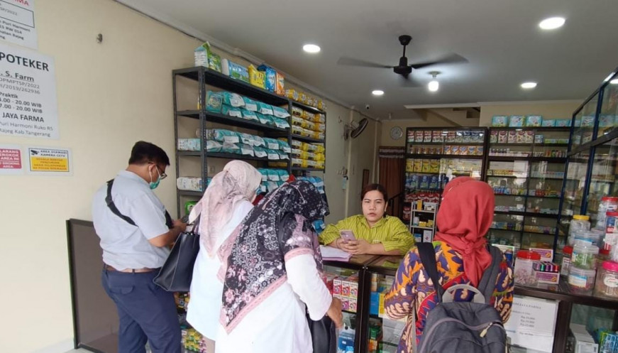 Dinkes Kabupaten Tangerang Segel 2 Apotek yang Tidak Berizin di Rajeg   Posted By WEB TERPADU |   29-Jun-22|   55 views