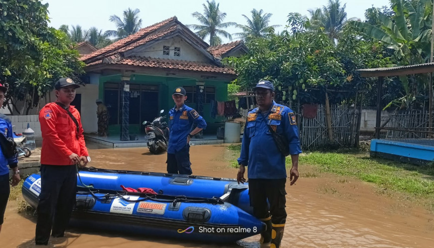 Atasi Banjir di Desa Kohod, BPBD Kabupaten Tangerang Terjunkan Perahu Karet
