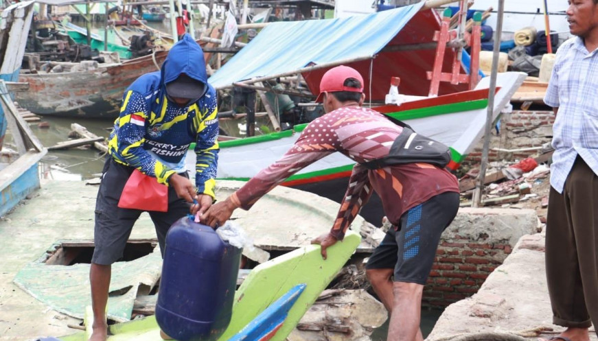100 Nelayan Ketapang Dapat Bantuan Subsidi Solar 7.400 Liter