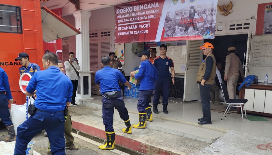 Camat Pacet Kabupaten Cianjur Terima Langsung Bantuan Logistik dari Pemerintah Kabupaten Tangerang