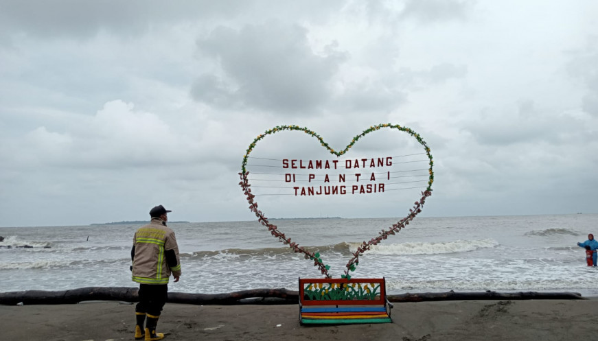 BPBD Kabupaten Tangerang Pantau Angin Kencang dan Ombak Besar di Pantai Utara Tangerang