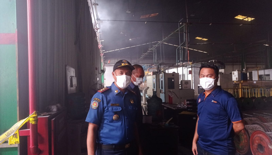 Kabid Kedaruratan dan Logistik Monitoring Pendinginan Kebakaran 2 Gudang di Pasar Kemis