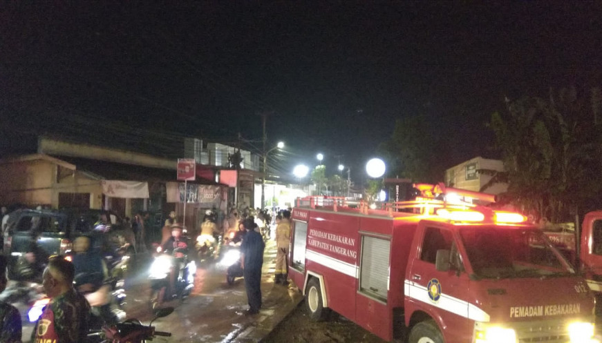 BPBD Kabupaten Tangerang Tangani Kebakaran 1 Unit Mobil di Rajeg