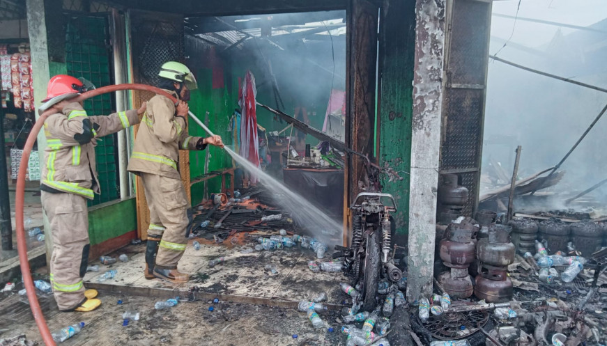 BPBD Kabupaten Tangerang Tangani Kebakaran 2 Ruko di Solear